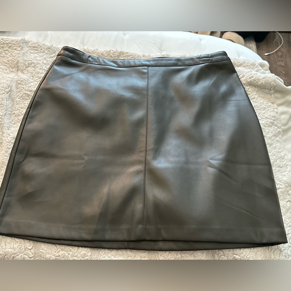 Mango faux leather skirt size M - Picture 3 of 9